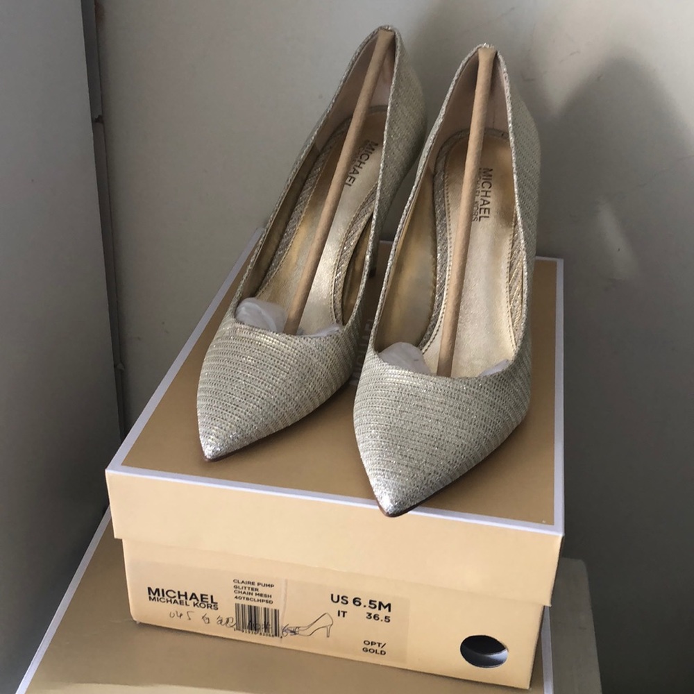 MICHAEL KORS CLAIRE PUMP GOLD NEW IN BOX